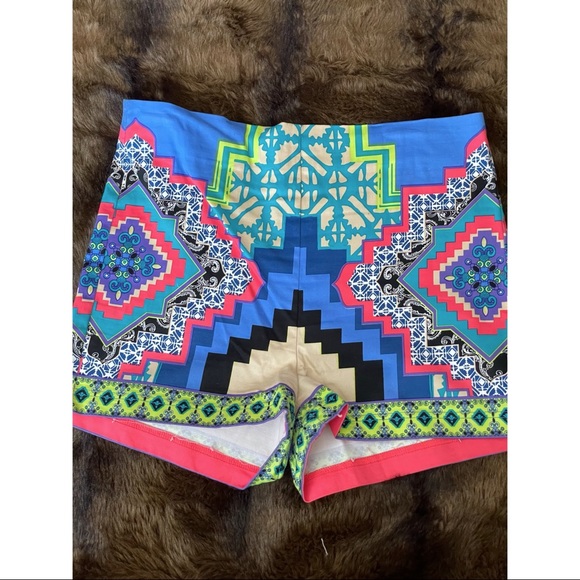 Aztec tropical shorts - Picture 1 of 2